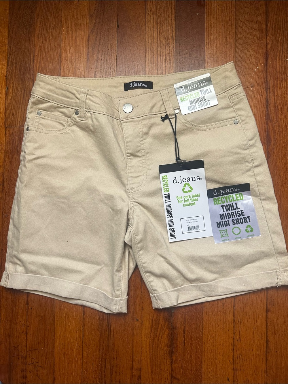 d. jeans NWT Women's Recycled Twill Shorts 7 Pocket Tan High Rise Cuffed Size 8